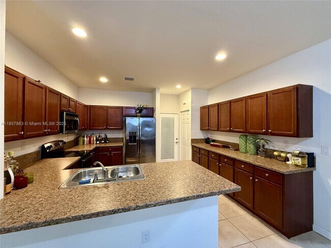 Foto del edificio - 698 SE 34th Terrace