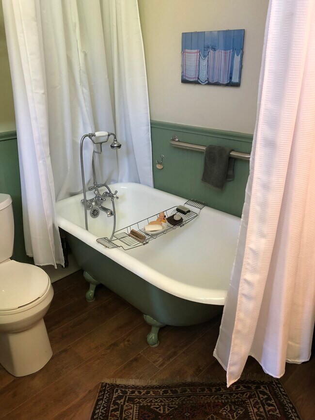 Claw foot tub - 3440 E Florence Ct