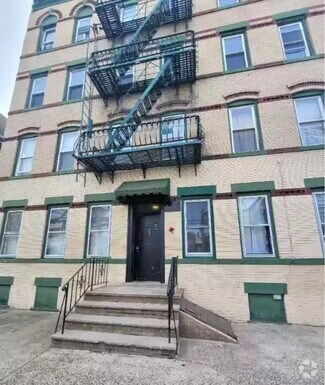 Building Photo - 80 W 18th St