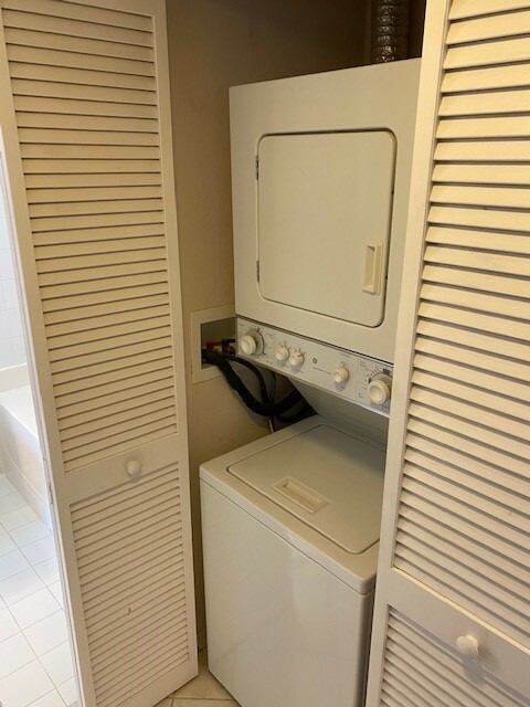 Washer/Dryer - 1801 N Flagler Dr