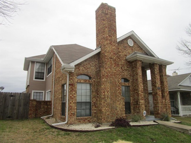 Foto del edificio - 1648 Liberty Ln