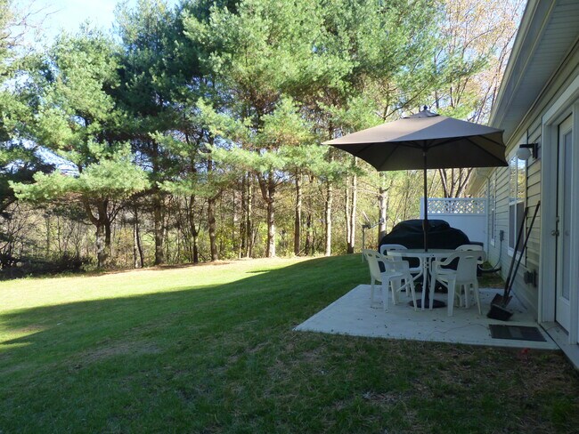 Foto del edificio - 724 Greenlawn Rd