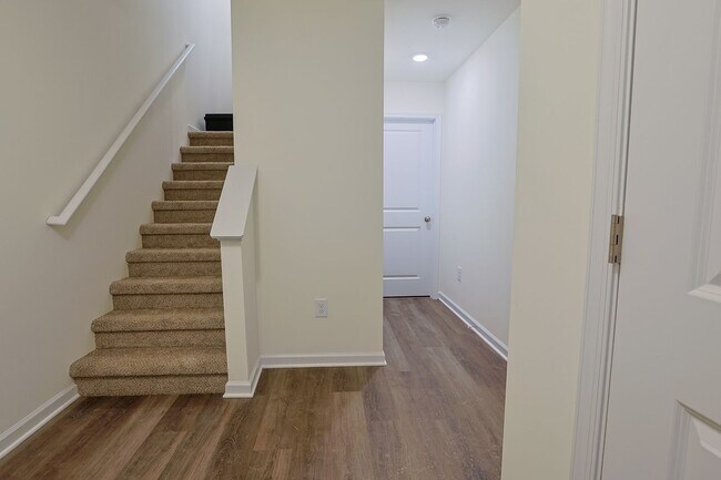 Building Photo - $100 Off Special- NEW Townhomes w/ SUNROOM