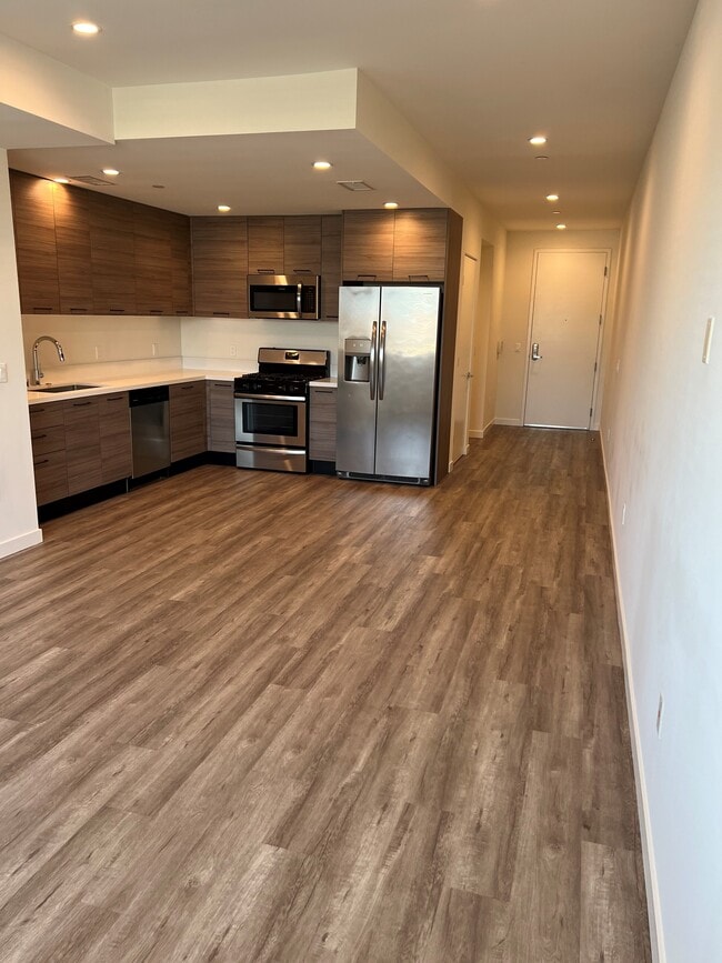 Building Photo - 5327 Hermitage Ave