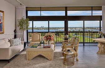 Building Photo - 2450 Presidential Way