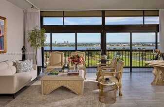 Building Photo - 2450 Presidential Way