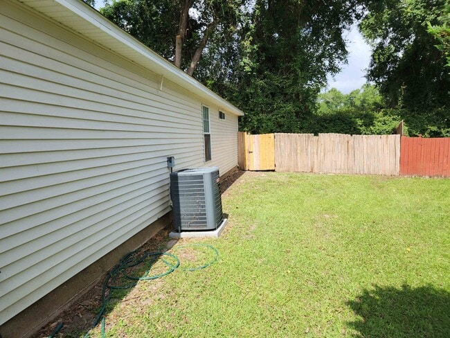 Building Photo - 5572 Pleasant Pines Ct