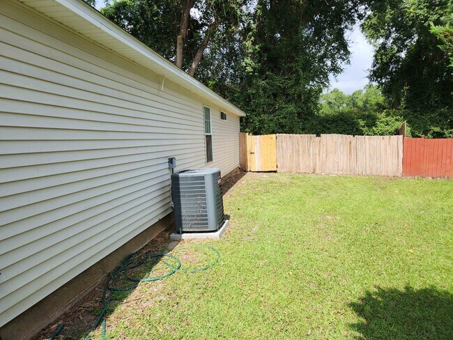 Foto del edificio - 5572 Pleasant Pines Ct