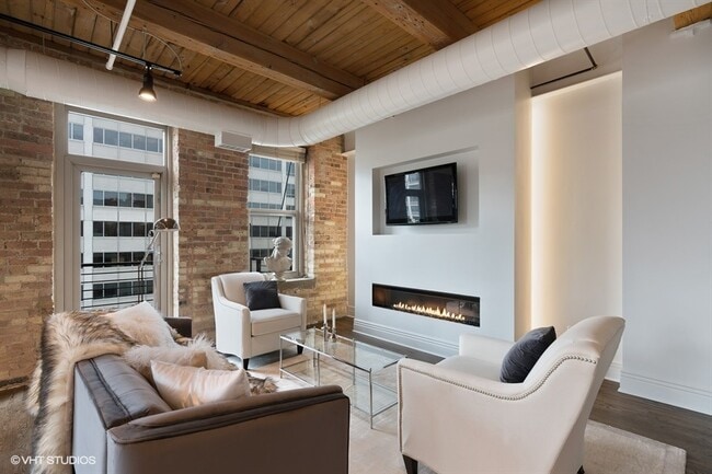 Building Photo - 420 S Clinton St