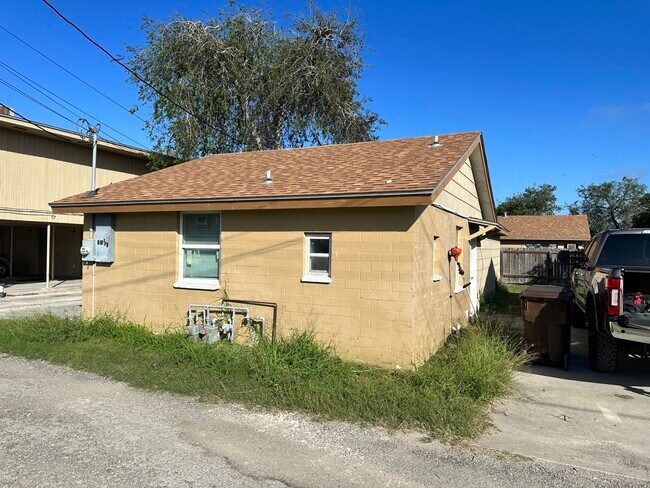 Foto del edificio - 615 W Nettie Ave