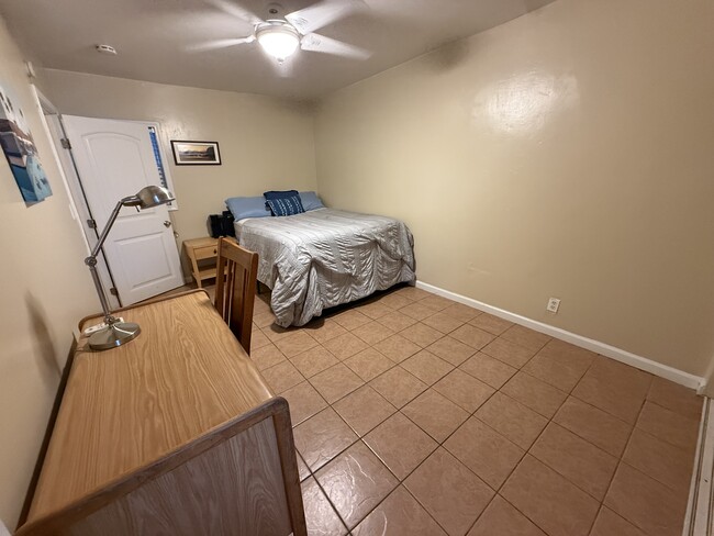 Foto del edificio - 5809 Lindo Paseo