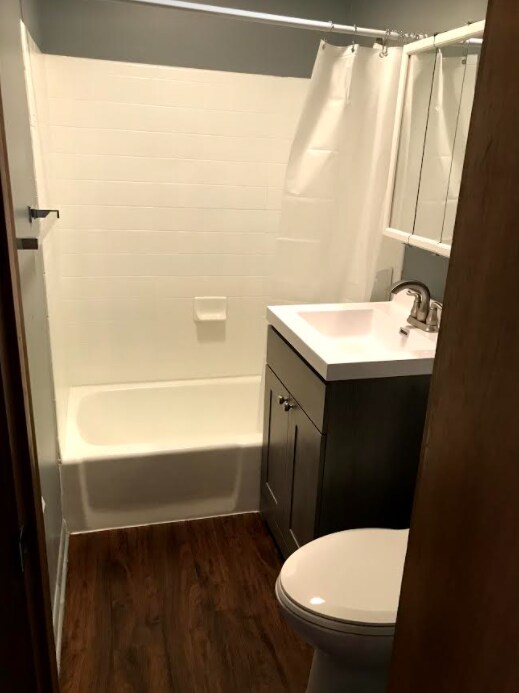 Bathroom - 4620 Wakeley St