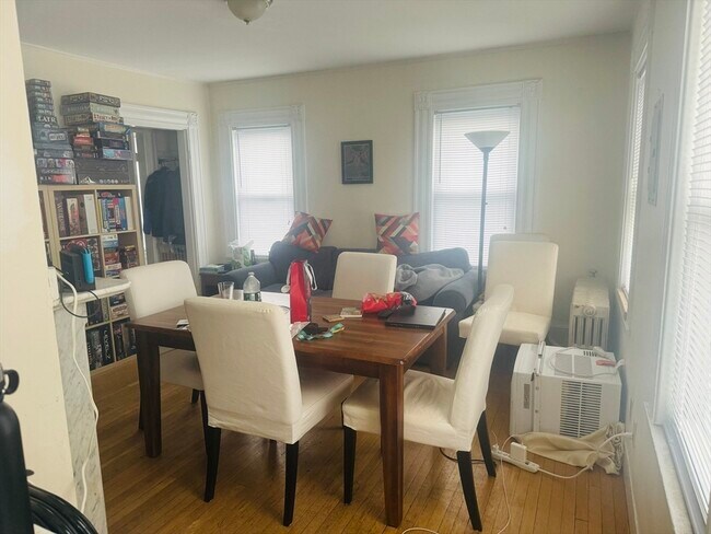 Building Photo - 329 Broadway