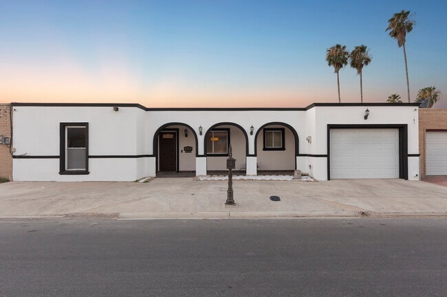 Foto del edificio - 608 W Jonquil Ave