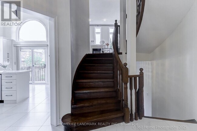 Photo du bâtiment - 211 Frank Endean Rd