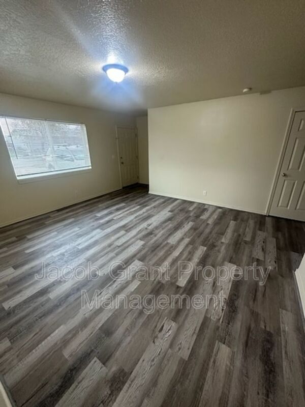 Building Photo - 4946 Cole St