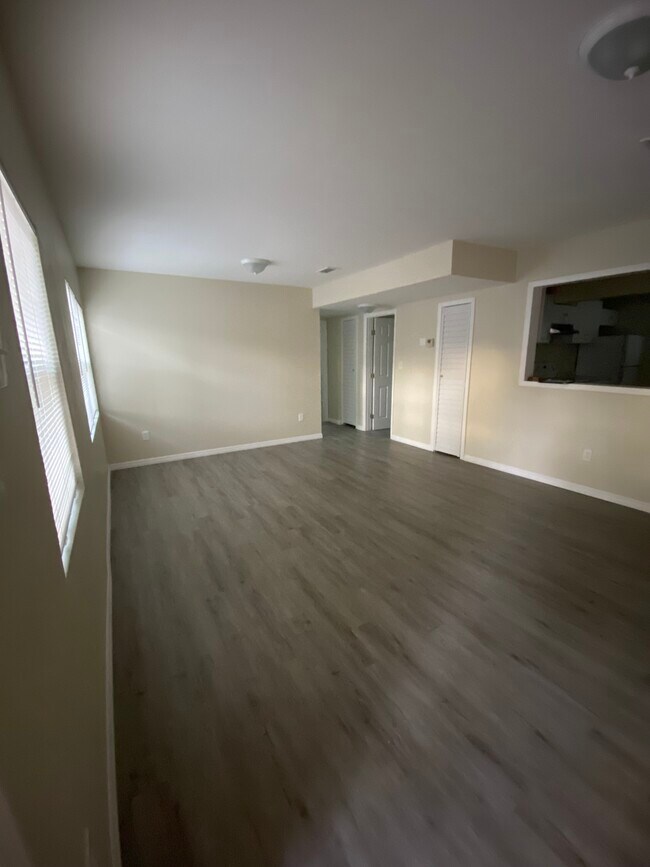 Foto del edificio - 7803 Lueders Ave