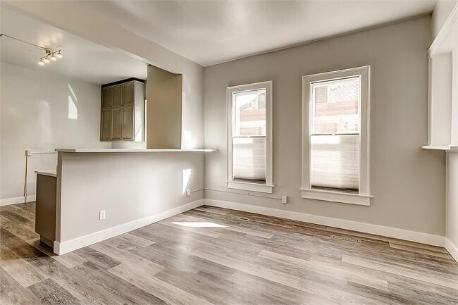 Foto del edificio - Beautiful Three Bedroom Triplex Available For Rent Near Pearl Street
