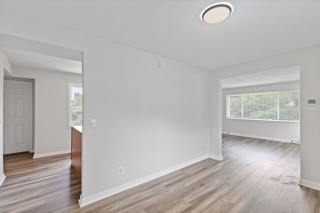 Foto del edificio - COLLEGE HILL- amazing 3 bedroom, 1.5 bathr...