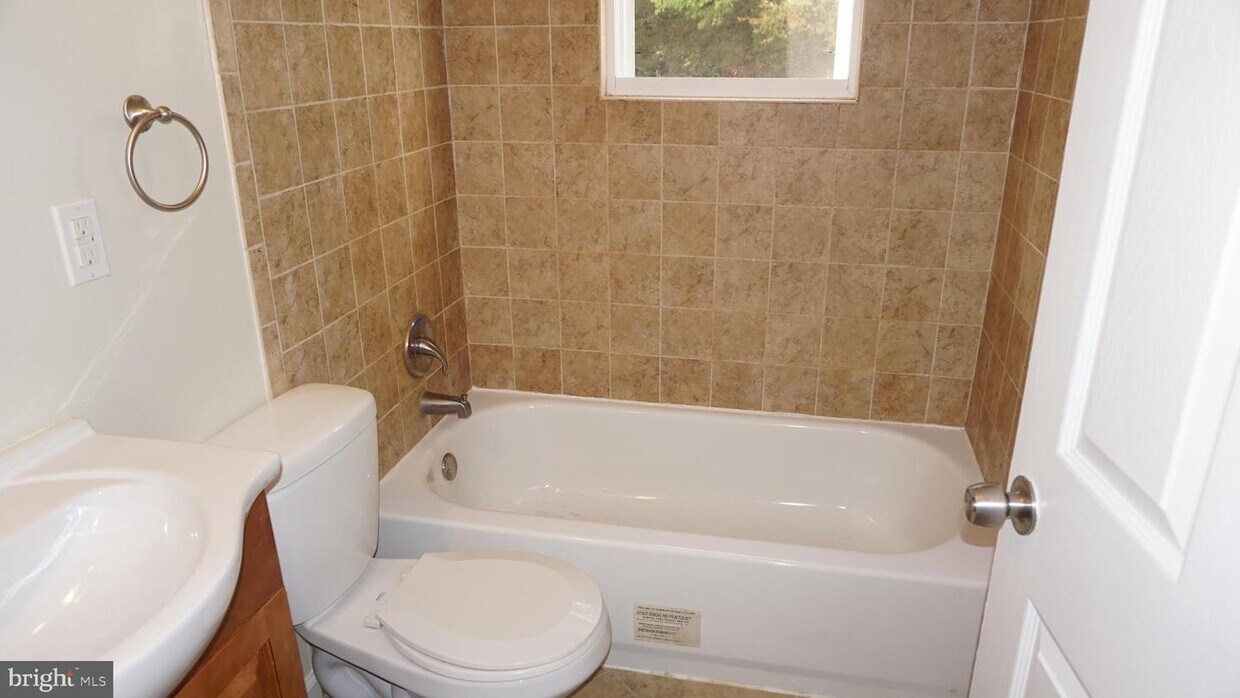 Primary Photo - 6620 Auburn Ave