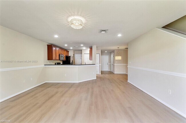 Building Photo - 3 br, 2.5 bath House - 5930 Abbey Rd