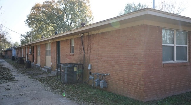 Building Photo - 1645 Wells Station Rd