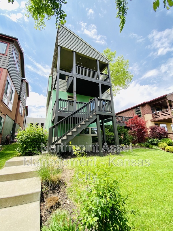 Building Photo - 2408 Forest Ave