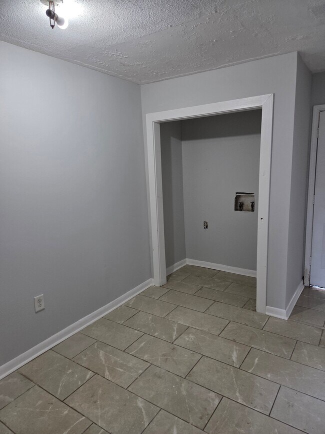 Foto del edificio - 2614 McLelland St