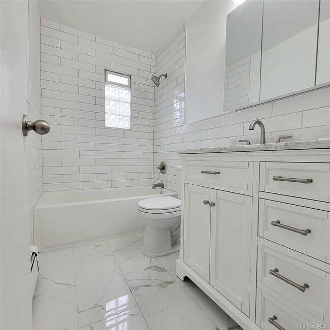 Foto del edificio - 571 Nassau Blvd
