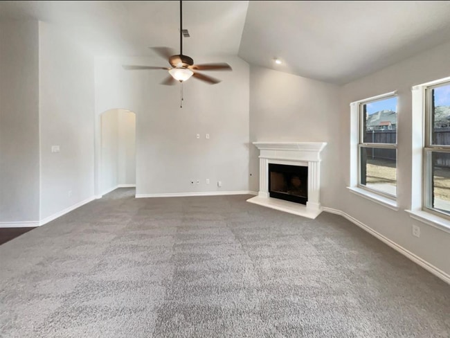 Building Photo - 1305 Freesia Dr