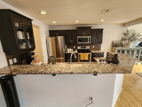 Building Photo - 420 Everbrook Dr SW