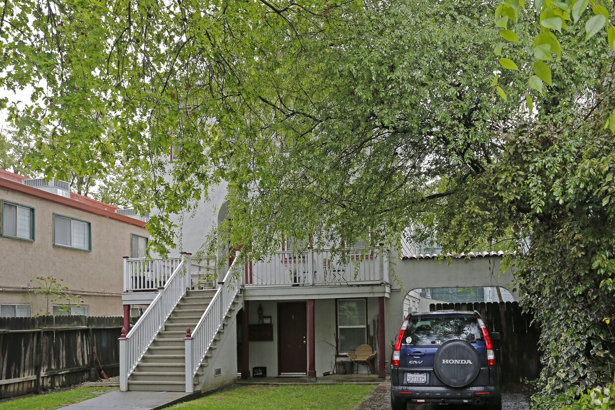 Building Photo - 1706 H St