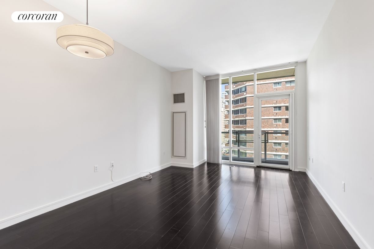 Foto principal - 300 E 23rd St