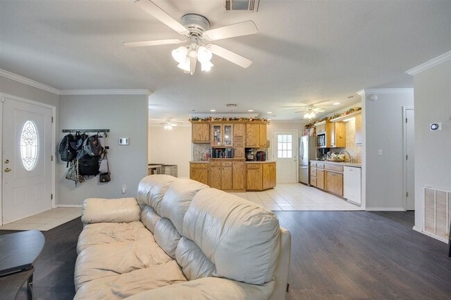 Building Photo - 205 Lincoln St