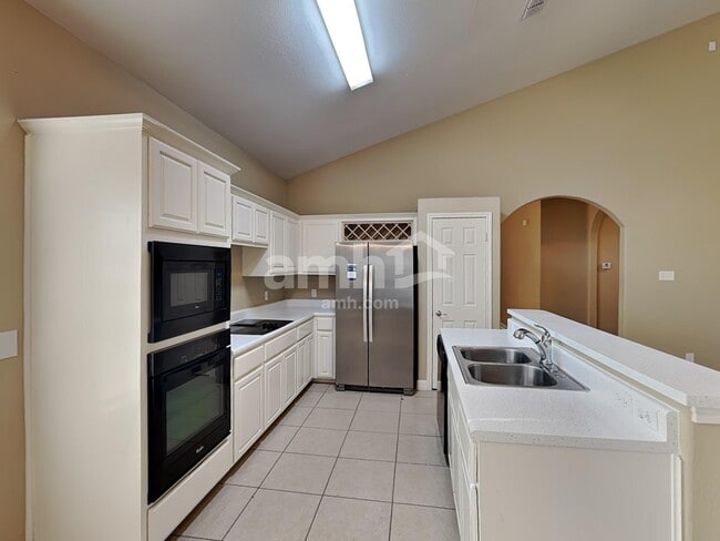 Building Photo - 14 Sweetwood