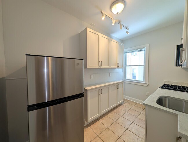 Foto del edificio - 69 Raymond Ave