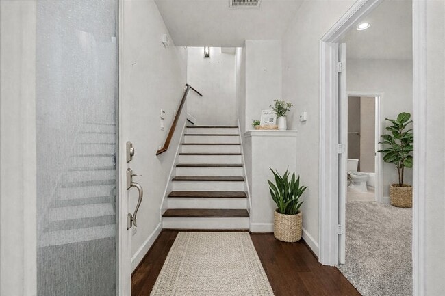 Building Photo - 403 N Nagle St