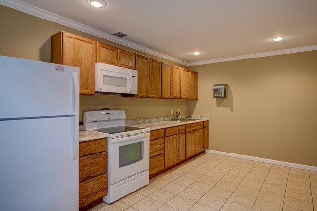 Building Photo - 914 Oak Glen Dr