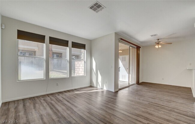 Foto del edificio - 251 S Green Valley Pkwy