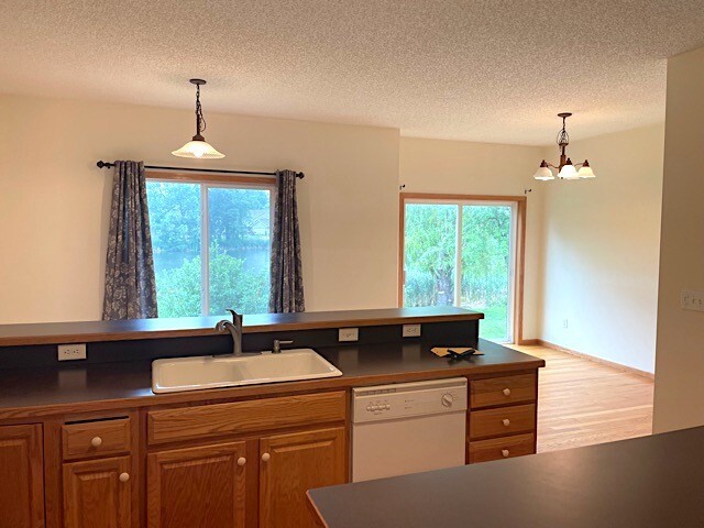 Building Photo - 707 E 7th St