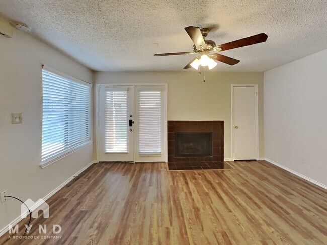 Building Photo - 2301 Basil Dr