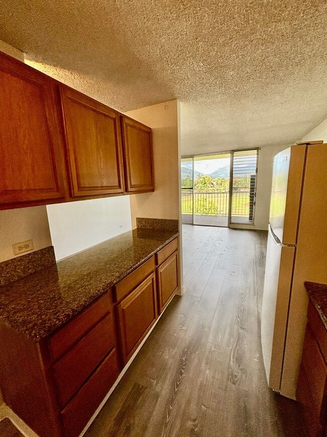 Building Photo - For Rent | Spacious Studio with 1 assigned parking stall located at Kemo'o By The Lake