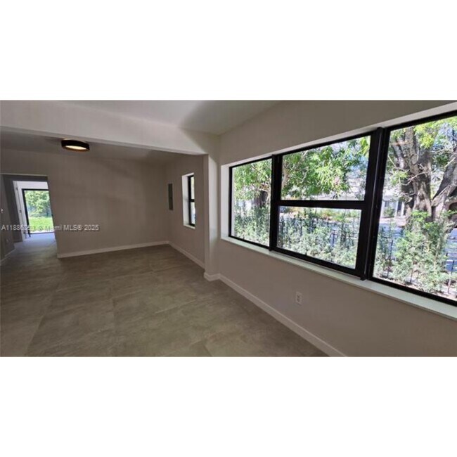 Foto del edificio - 424 NE 63rd St