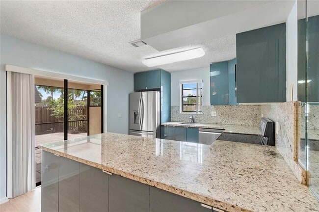 Building Photo - 2515 NW 99th Ave