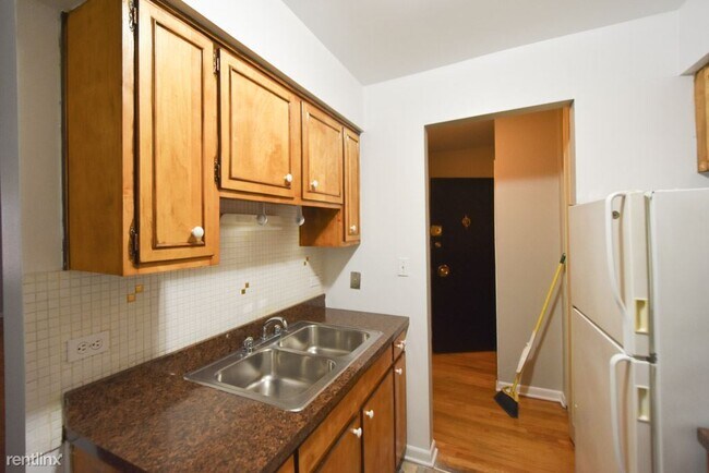 Foto del edificio - 541 W Oakdale Ave