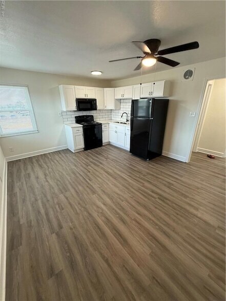 Foto del edificio - 9654 Selby Pl