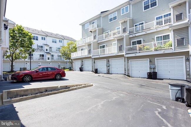 Building Photo - 13538 Waterford Hills Blvd