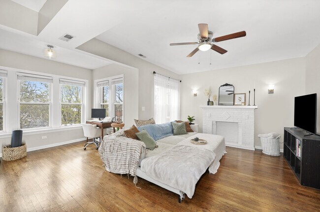 Foto del edificio - 4956 N Ridgeway Ave