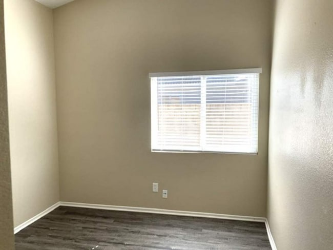 Building Photo - 903 N Forest Ave