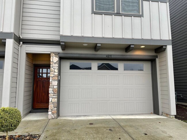 Foto del edificio - LUXURY 4 BD TOWNHOME! GATED PARKER VILLAGE...
